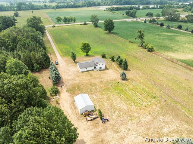 2637 17 Mile Road, Kent City, MI 49330