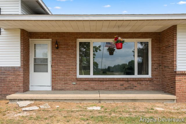 2637 17 Mile Road, Kent City, MI 49330