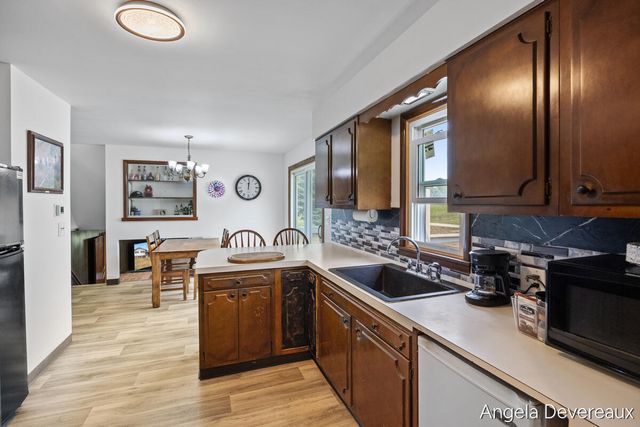 2637 17 Mile Road, Kent City, MI 49330