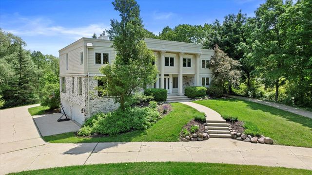 W222N8208 Plainview PARKWAY, Lisbon, WI 53089