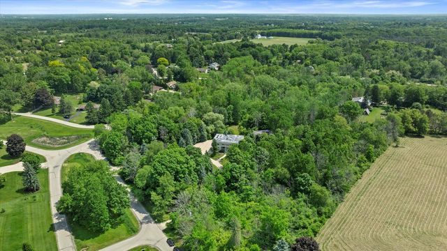 W222N8208 Plainview PARKWAY, Lisbon, WI 53089