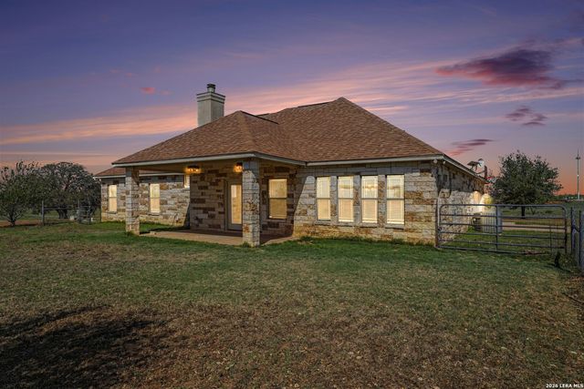 3270 County Road 405, Floresville, TX 78114