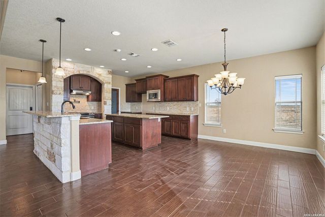 3270 County Road 405, Floresville, TX 78114