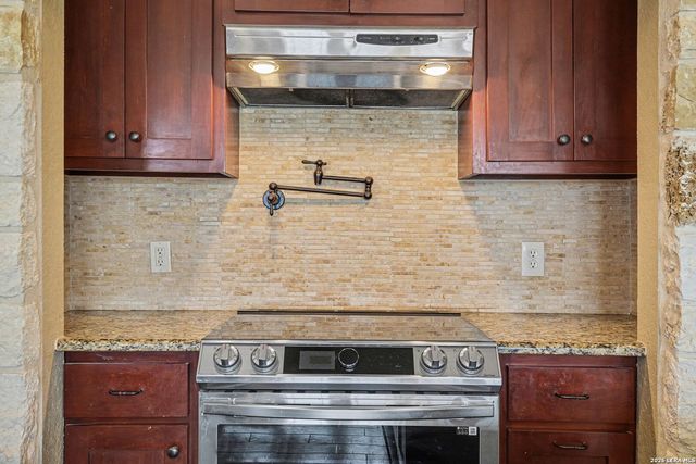 3270 County Road 405, Floresville, TX 78114