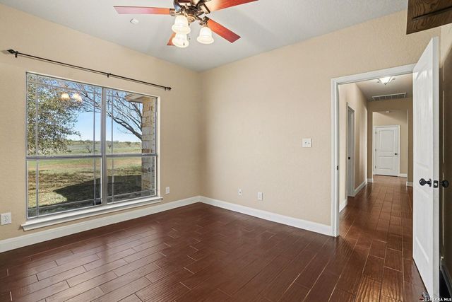 3270 County Road 405, Floresville, TX 78114