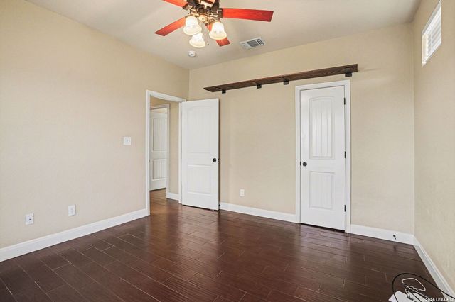 3270 County Road 405, Floresville, TX 78114