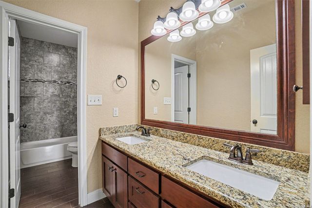 3270 County Road 405, Floresville, TX 78114