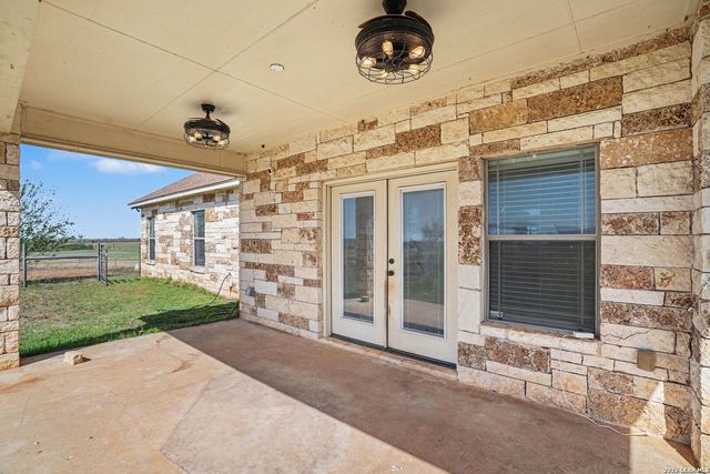 3270 County Road 405, Floresville, TX 78114