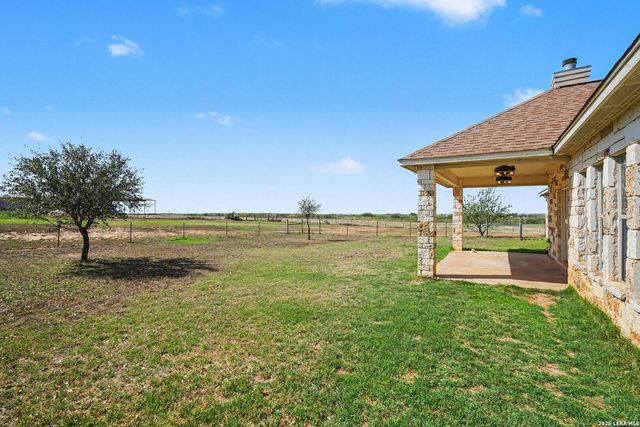 3270 County Road 405, Floresville, TX 78114