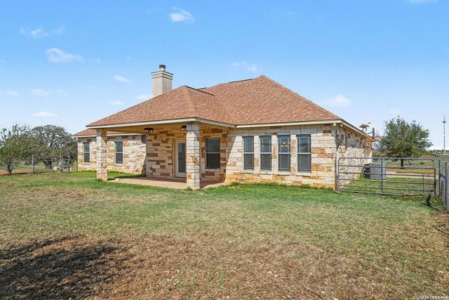 3270 County Road 405, Floresville, TX 78114
