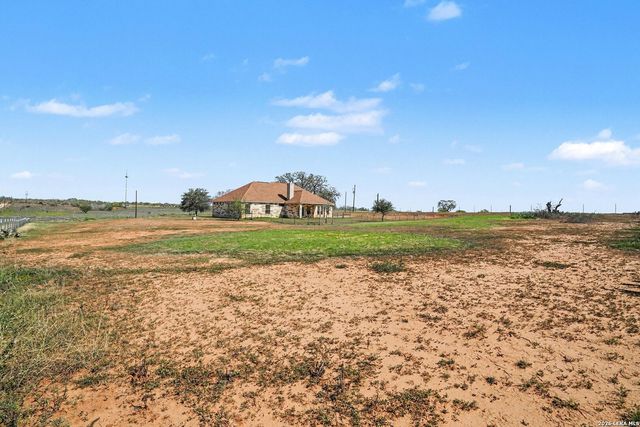 3270 County Road 405, Floresville, TX 78114