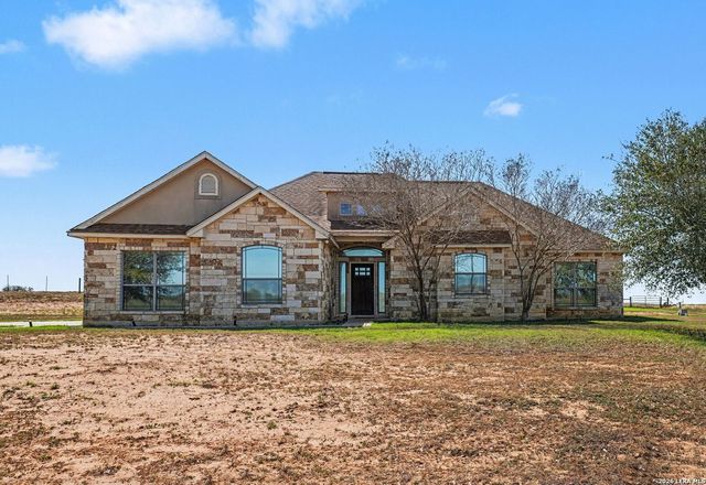 3270 County Road 405, Floresville, TX 78114