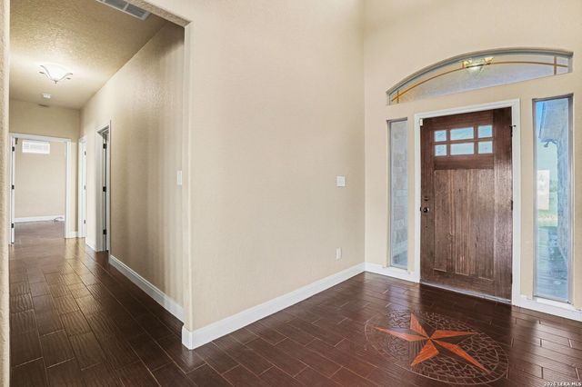 3270 County Road 405, Floresville, TX 78114