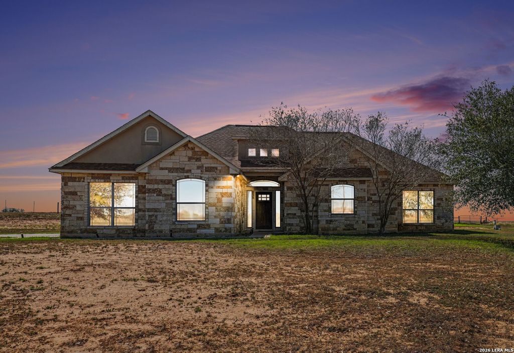 3270 County Road 405, Floresville, TX 78114