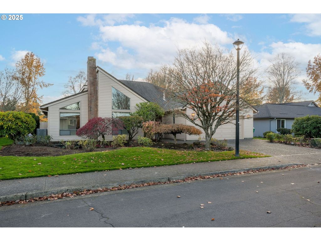 7104 Sw CHAPEL Ln, Portland, OR 97223