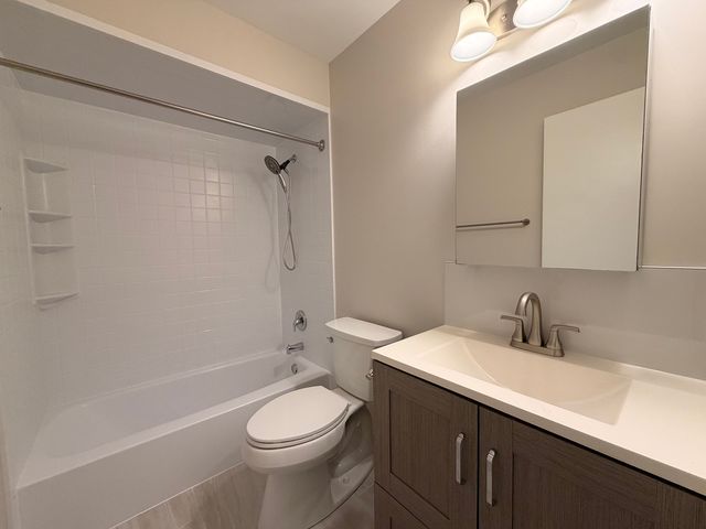 4508 PARK Avenue 3C, Brookfield, IL 60513