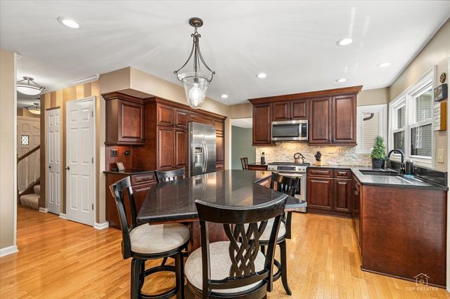 1875 Hawk Lane, Elk Grove Village, IL 60007