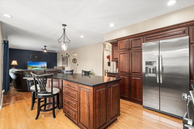 1875 Hawk Lane, Elk Grove Village, IL 60007