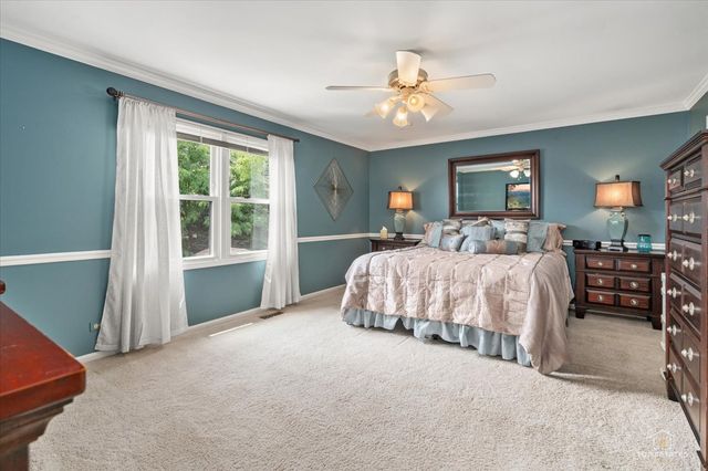 1875 Hawk Lane, Elk Grove Village, IL 60007