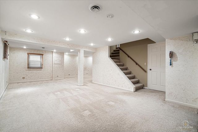 1875 Hawk Lane, Elk Grove Village, IL 60007