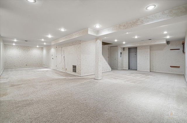 1875 Hawk Lane, Elk Grove Village, IL 60007