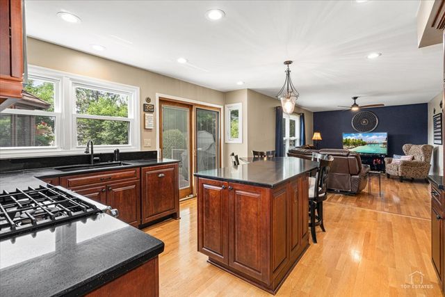 1875 Hawk Lane, Elk Grove Village, IL 60007