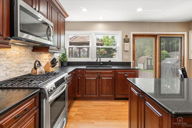 1875 Hawk Lane, Elk Grove Village, IL 60007