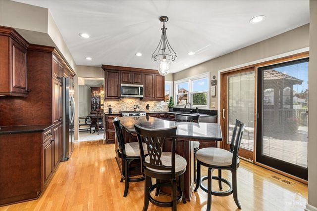 1875 Hawk Lane, Elk Grove Village, IL 60007
