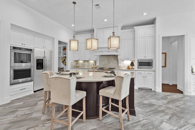 182 Caledonia Circle, Montgomery, TX 77316