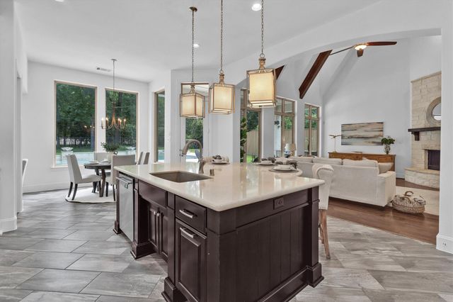 182 Caledonia Circle, Montgomery, TX 77316