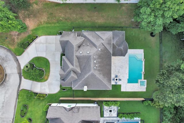 182 Caledonia Circle, Montgomery, TX 77316