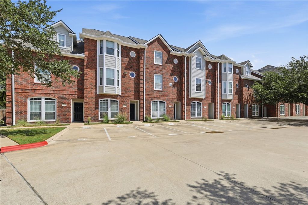 305 Holleman Drive E 1004, College Station, TX 77840 — exterior