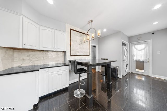 252 Passaic Ave, Hasbrouck Heights Boro, NJ 07604