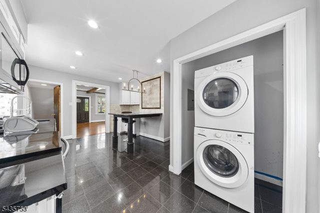 252 Passaic Ave, Hasbrouck Heights Boro, NJ 07604