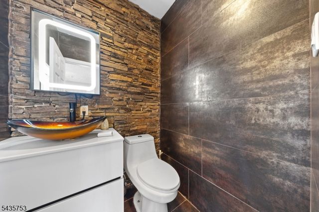 252 Passaic Ave, Hasbrouck Heights Boro, NJ 07604