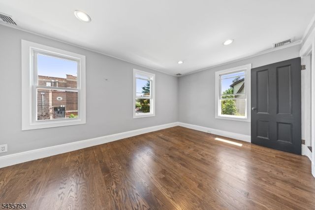 252 Passaic Ave, Hasbrouck Heights Boro, NJ 07604