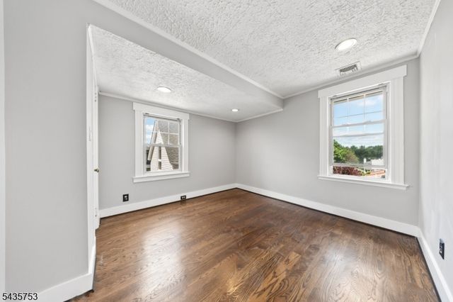 252 Passaic Ave, Hasbrouck Heights Boro, NJ 07604