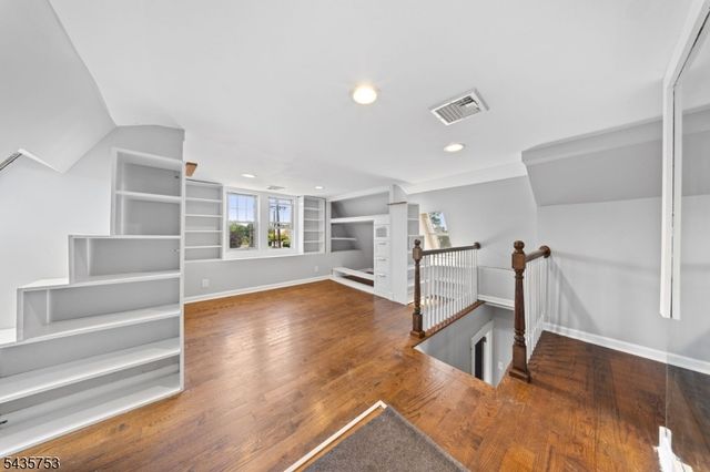 252 Passaic Ave, Hasbrouck Heights Boro, NJ 07604