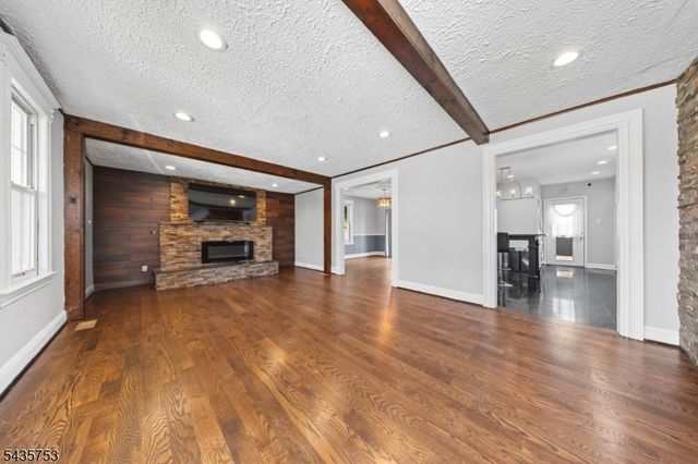 252 Passaic Ave, Hasbrouck Heights Boro, NJ 07604