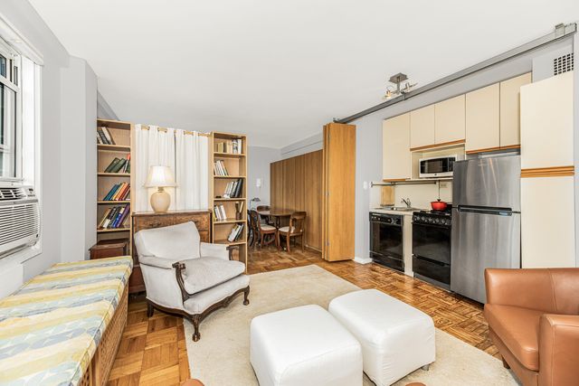 3935 BLACKSTONE Avenue # 4K, New York City, NY 10471
