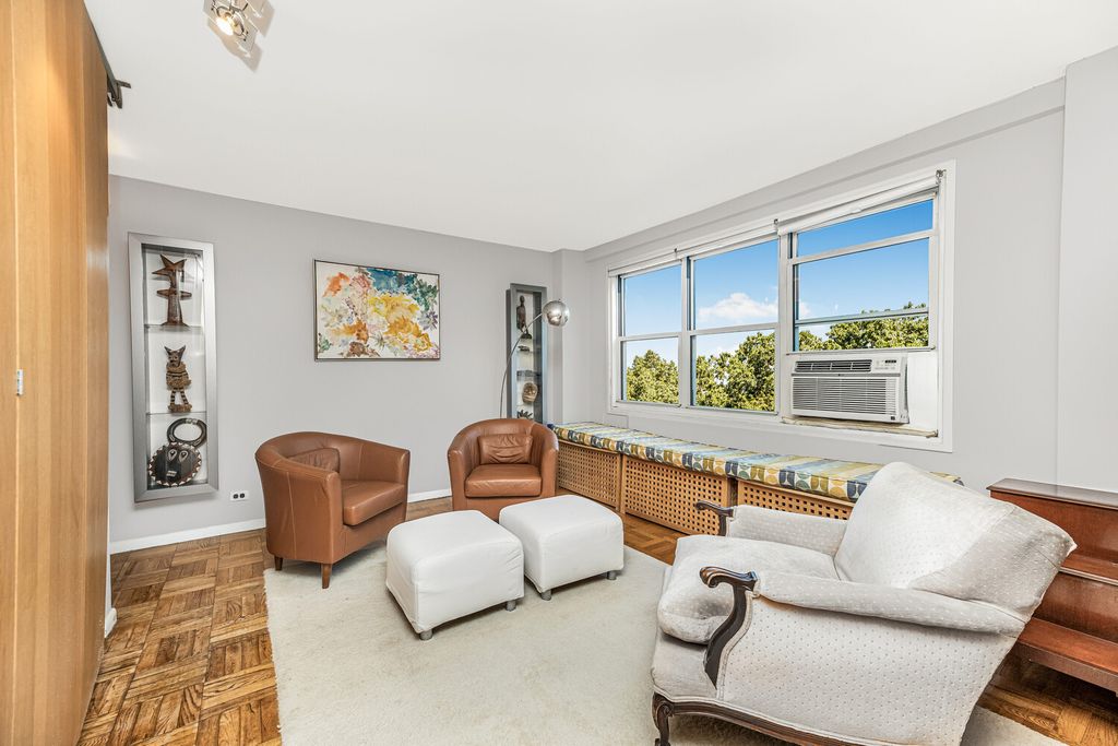 3935 BLACKSTONE Avenue # 4K, New York City, NY 10471