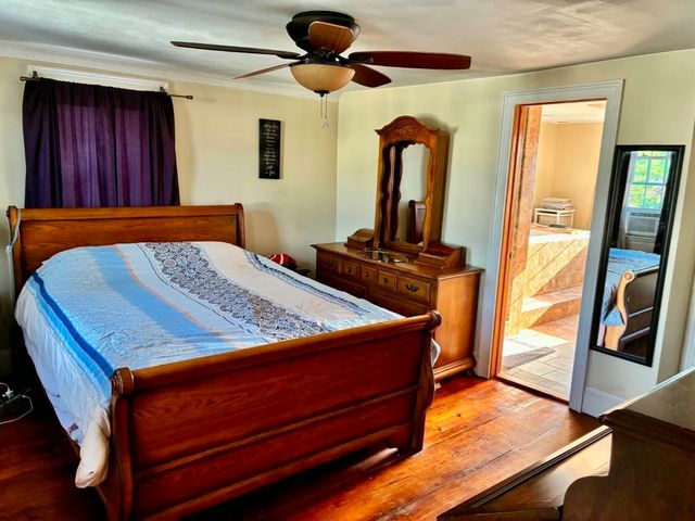 16 Middle St, Fairhaven, MA 02719