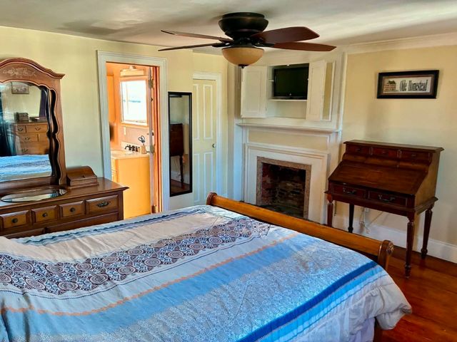 16 Middle St, Fairhaven, MA 02719