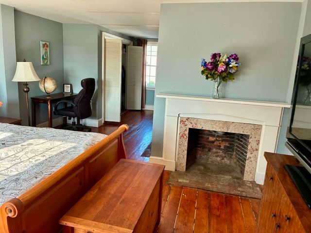 16 Middle St, Fairhaven, MA 02719