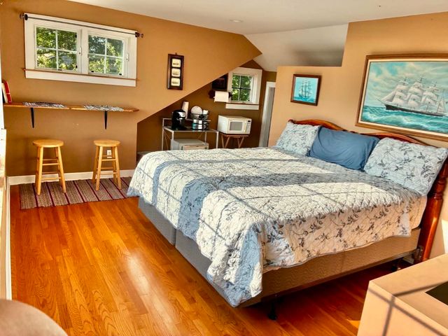 16 Middle St, Fairhaven, MA 02719