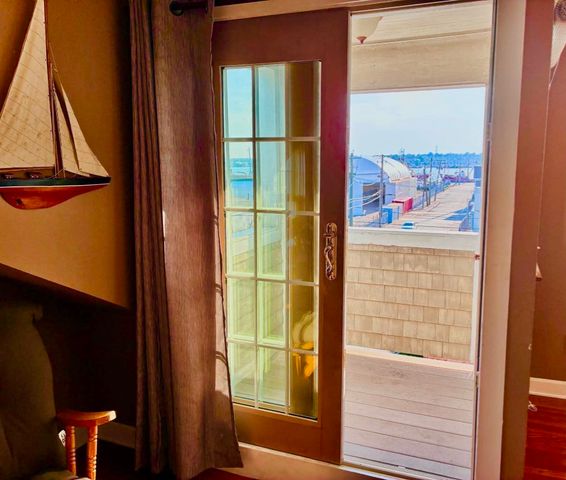 16 Middle St, Fairhaven, MA 02719