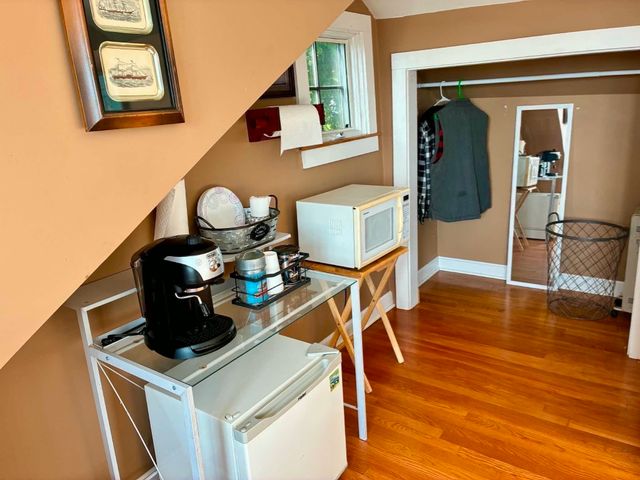16 Middle St, Fairhaven, MA 02719