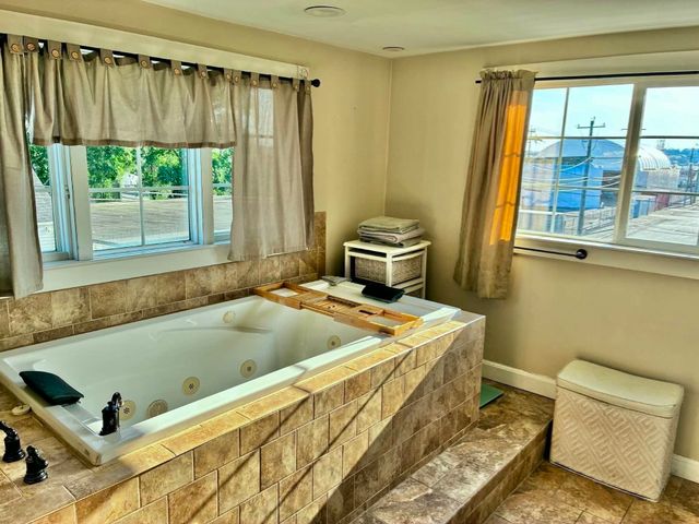 16 Middle St, Fairhaven, MA 02719