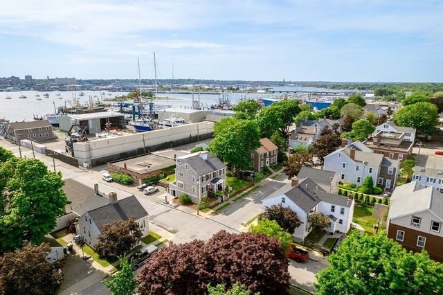 16 Middle St, Fairhaven, MA 02719