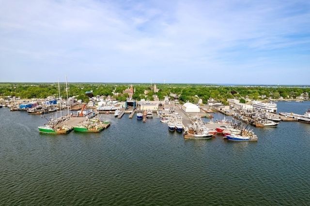 16 Middle St, Fairhaven, MA 02719